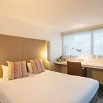 Hotel Campanile Nature - Lyon Est Eurexpo 3*