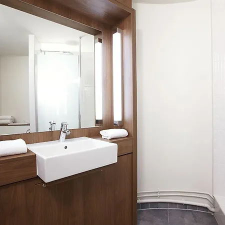 Hotel Campanile Nature - Lyon Est Eurexpo 3*