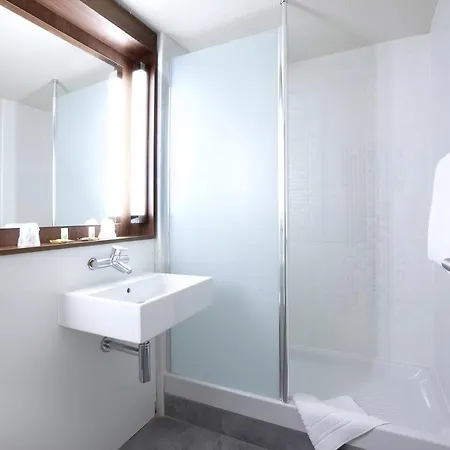Campanile Nature - Lyon Est Eurexpo Hotel 3*