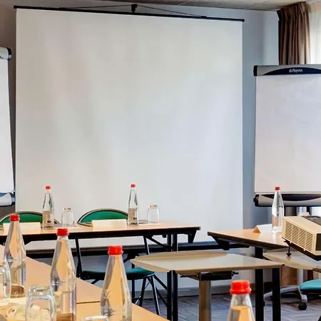 Hotel Campanile Nature - Lyon Est Eurexpo
