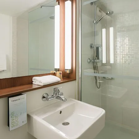 酒店 Campanile Nature - Lyon Est Eurexpo 3*