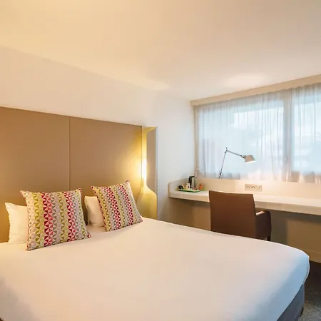 Hotel Campanile Nature - Lyon Est Eurexpo 3*