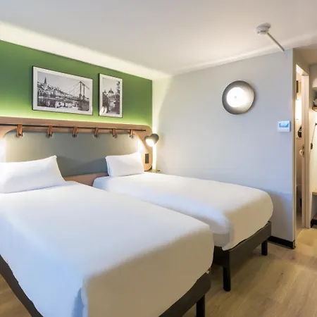 Hotel Campanile Nature - Lyon Est Eurexpo 3*
