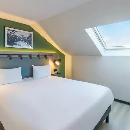 Campanile Nature - Lyon Est Eurexpo Hotel 3*