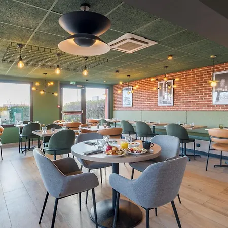 Campanile Nature - Lyon Est Eurexpo Hotel 3*