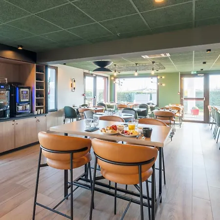 Campanile Nature - Lyon Est Eurexpo Hotel