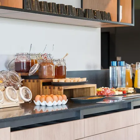 Hotel Campanile Nature - Lyon Est Eurexpo