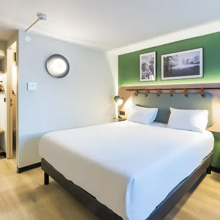 Campanile Nature - Lyon Est Eurexpo Hotel