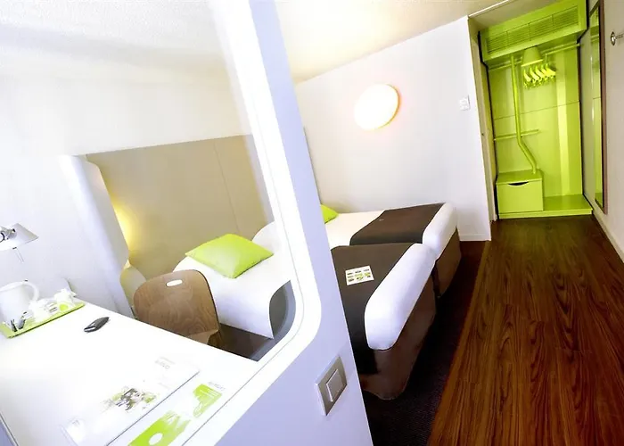 Hotel Campanile Nature - Lyon Est Eurexpo 3*