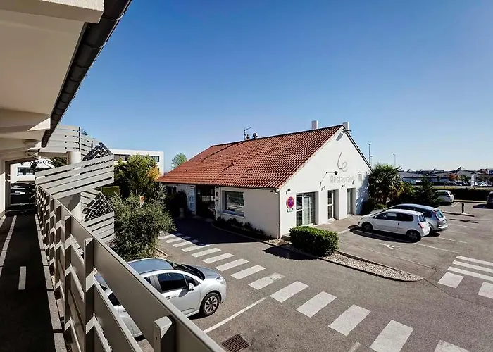 Campanile Nature - Lyon Est Eurexpo Hotel 3*
