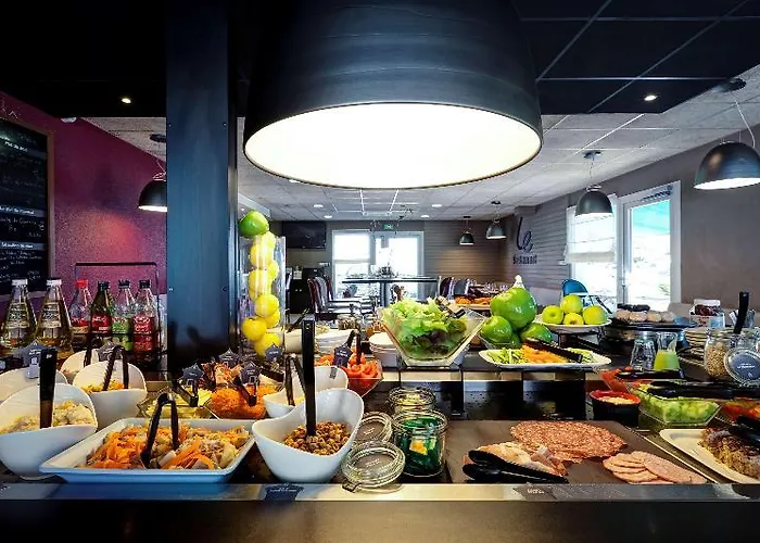 Campanile Nature - Lyon Est Eurexpo Hotel 3*