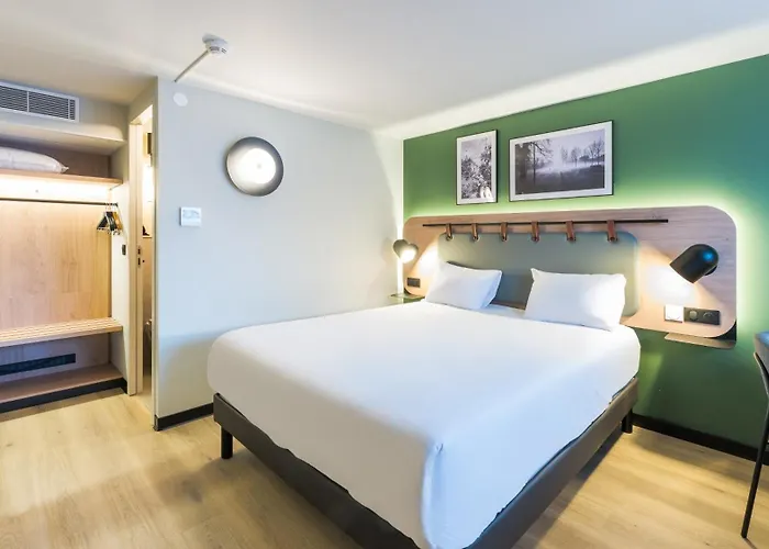 Campanile Nature - Lyon Est Eurexpo Hotel 3*