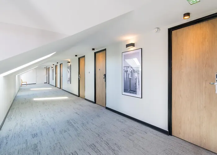 Hotel Campanile Nature - Lyon Est Eurexpo 3*