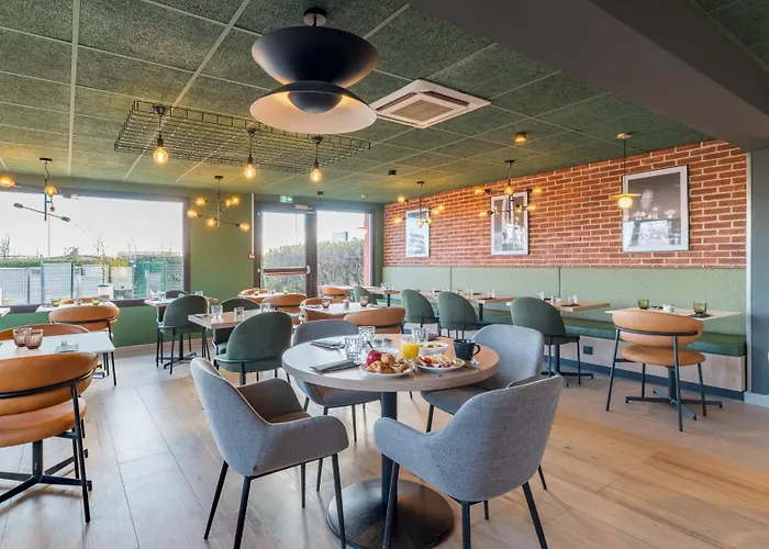 Campanile Nature - Lyon Est Eurexpo Hotel 3*