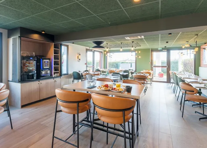 Campanile Nature - Lyon Est Eurexpo Hotel