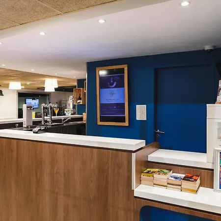 Campanile Lyon Eurexpo Отель 3*