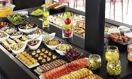 Campanile Nature - Lyon Est Eurexpo Otel 3*