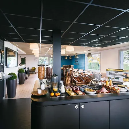 Campanile Nature - Lyon Est Eurexpo Otel