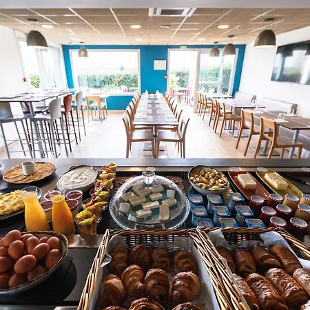 Hotel Campanile Nature - Lyon Est Bron Eurexpo 3*