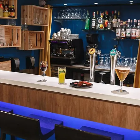 Otel Campanile Nature - Lyon Est Eurexpo 3*