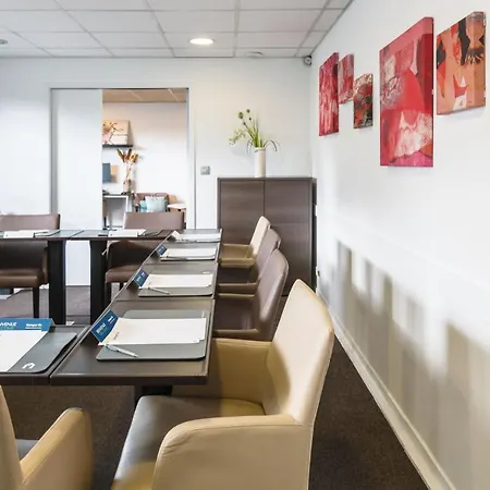 Otel Campanile Nature - Lyon Est Eurexpo 3*