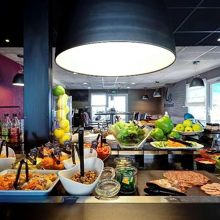 Campanile Lyon Eurexpo Hotel 3*