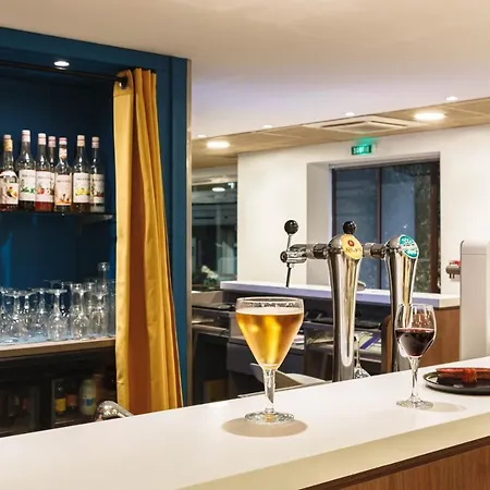 Campanile Nature - Lyon Est Eurexpo Otel