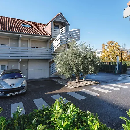 Otel Campanile Nature - Lyon Est Eurexpo