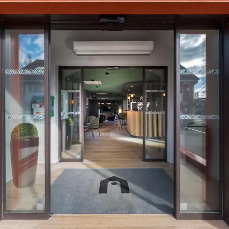 Campanile Nature - Lyon Est Eurexpo Hotel 3*