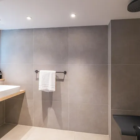 Campanile Nature - Lyon Est Eurexpo 酒店 3*