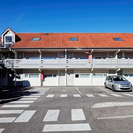 Campanile Nature - Lyon Est Bron Eurexpo Hotel 3*