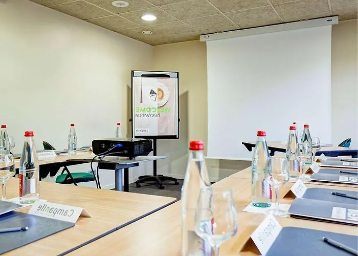 Hotel Campanile Nature - Lyon Est Eurexpo 3*