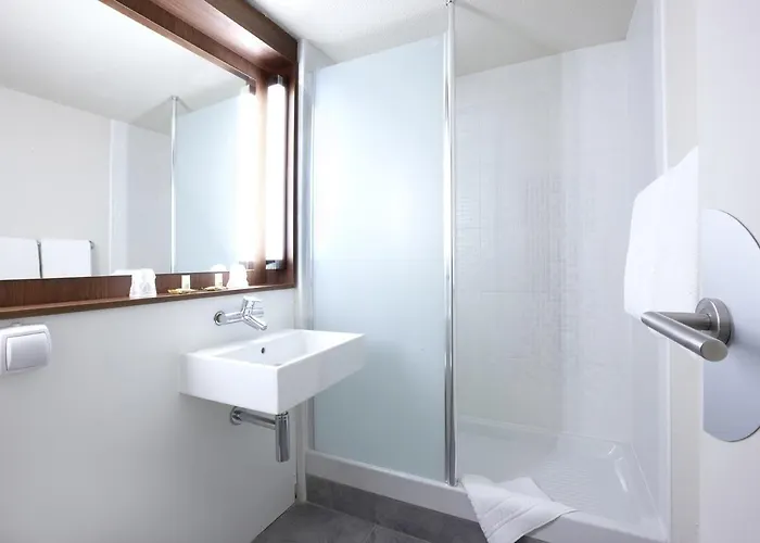 Campanile Nature - Lyon Est Eurexpo Hotel 3*