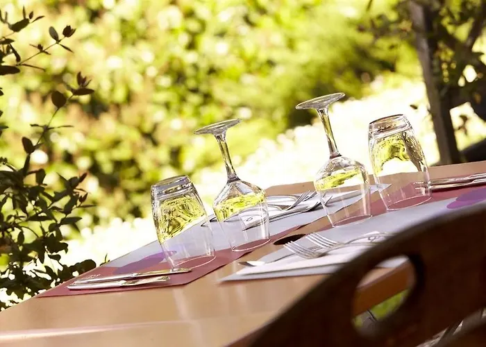 Campanile Nature - Lyon Est Eurexpo Hotel