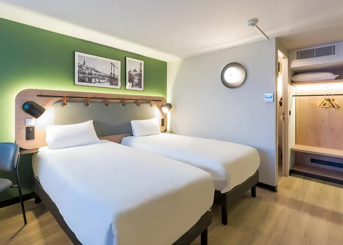 Hotel Campanile Nature - Lyon Est Eurexpo 3*