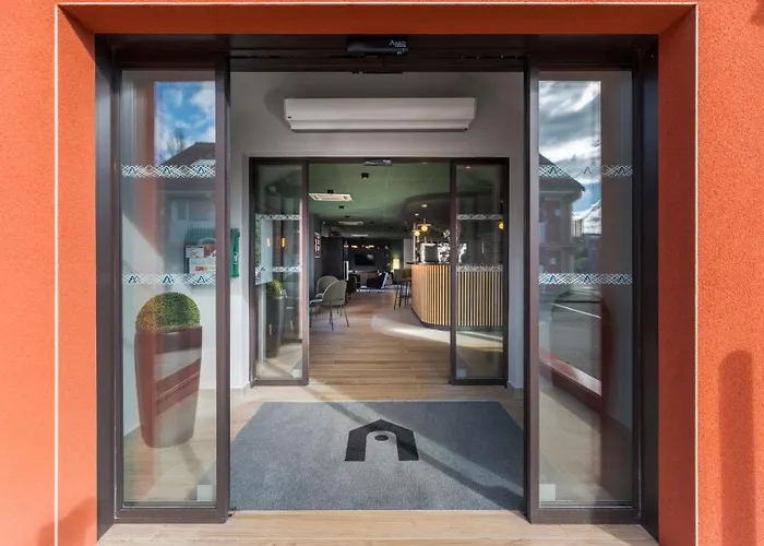 Campanile Nature - Lyon Est Eurexpo Hotel 3*