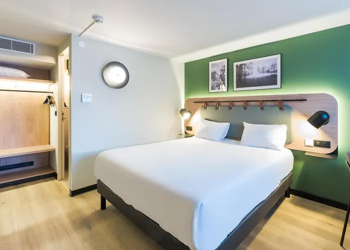 Campanile Nature - Lyon Est Eurexpo Hotel